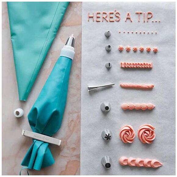New Pampered Chef Decorating Bag Set #1589 with Tips Cake and Cookie Decorations - Picture 2 of 3